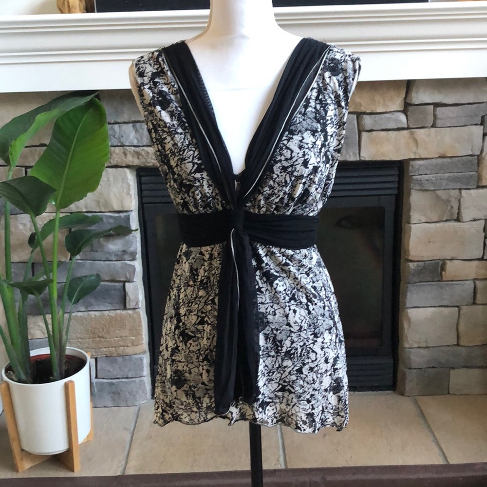 EUC Max Studio sleeveless top size small